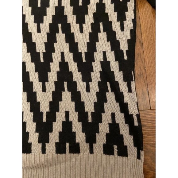 Lamb three quarter sleeve geometric sweater - Picture 4 of 4